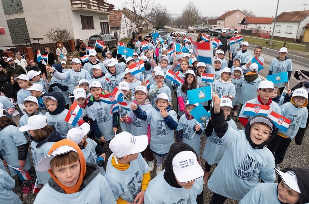 Zahvala našim učenicima i učiteljima na sudjelovanju u polumaratonu “Putevima Sibinjskih žrtava”